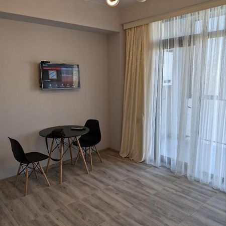 Apartment In The Center Of Zugdidi Exterior foto